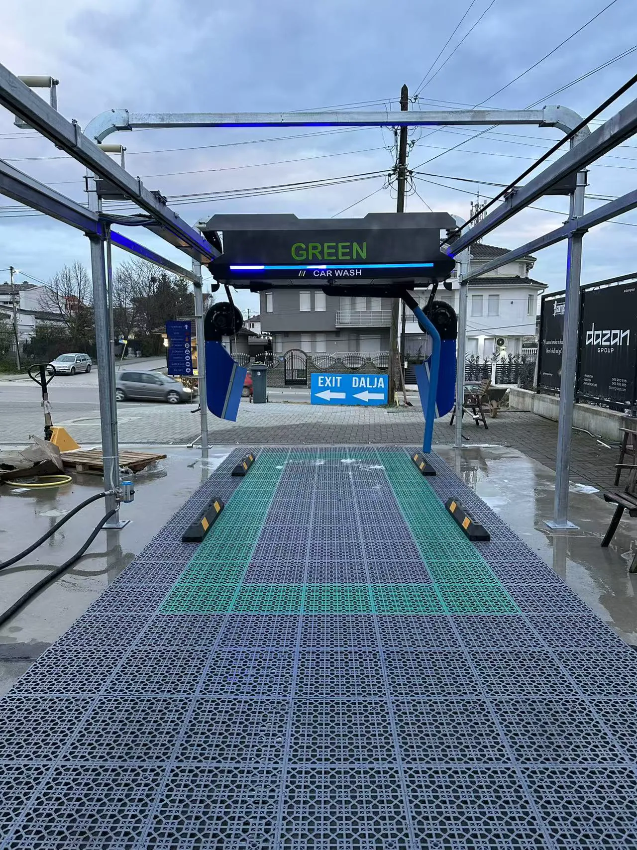 Kosovo L2-100（S11Pro） Touchless Car Wash Site customer site reference